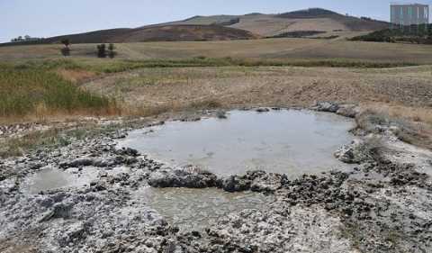 A Gravina c' un vero piccolo vulcano: E' pericoloso, ha inghiottito tante pecore